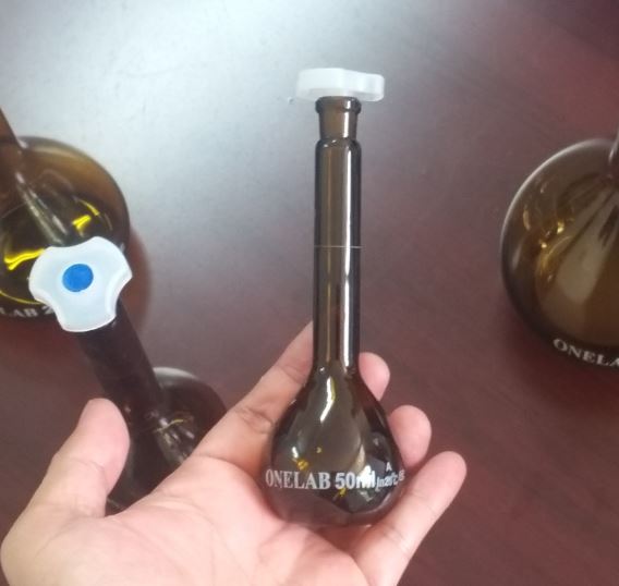 Bình định mức nâu 5ml, hãng Onelab