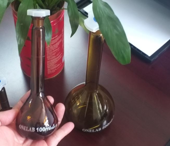 Bình định mức nâu 2000ml, hãng Onelab