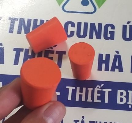 Nút cao su màu đỏ số 10, hãng Onelab