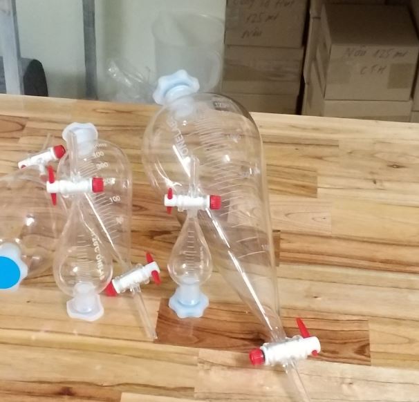 Phễu chiết quả lê 500ml, hãng Onelab