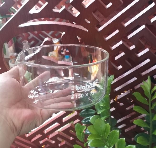 Chậu thủy tinh có mỏ kích thước 95 x 55mm, hãng Biohall