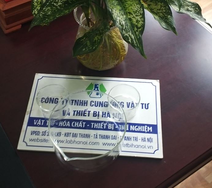 Chậu thủy tinh có mỏ kích thước 100 x 50mm, hãng Biohall