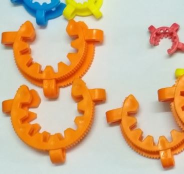 Kẹp cổ ống sinh hàn bằng nhựa số 45, hãng Onelab