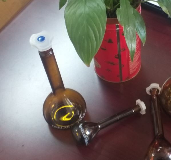 Bình định mức nâu 25ml, nút nhựa, hãng Onelab