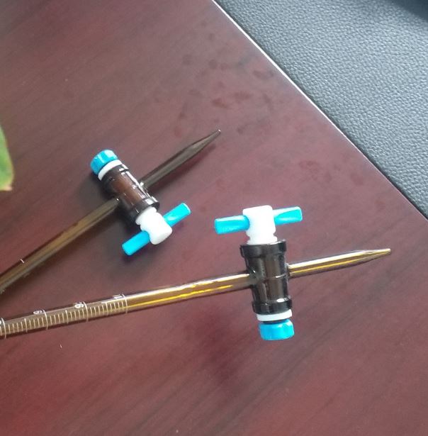 Burette nâu, khóa nhựa 50ml, hãng Onelab