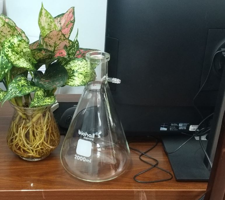 ình tam giác có vòi 10000ml hãng Biohall-Germany