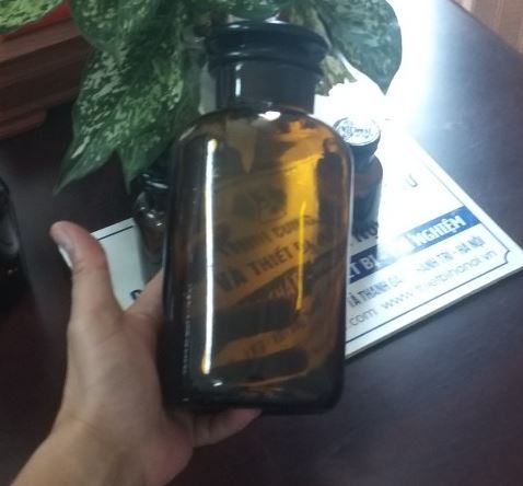 Chai thủy tinh nâu 10000ml nút mài miệng rộng, hãng Onelab