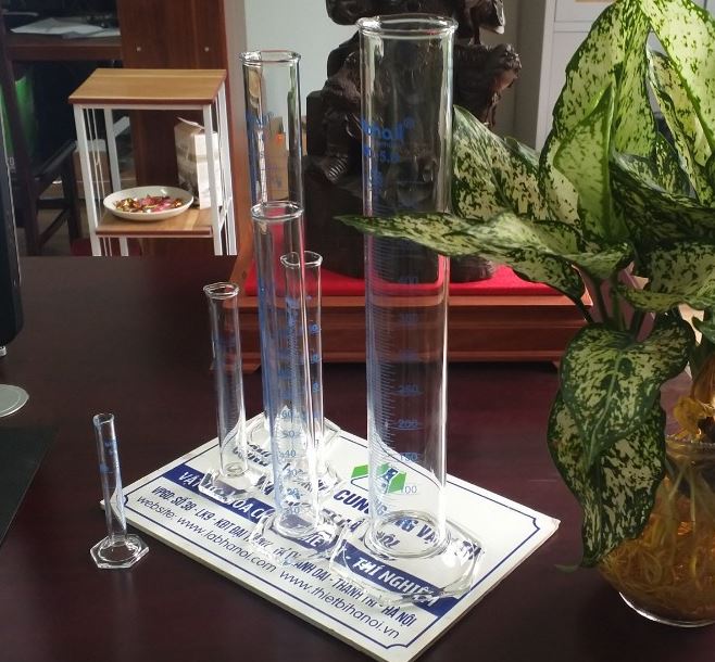 Ống đong thủy tinh 2000ml có chia vạch, hãng Biohall