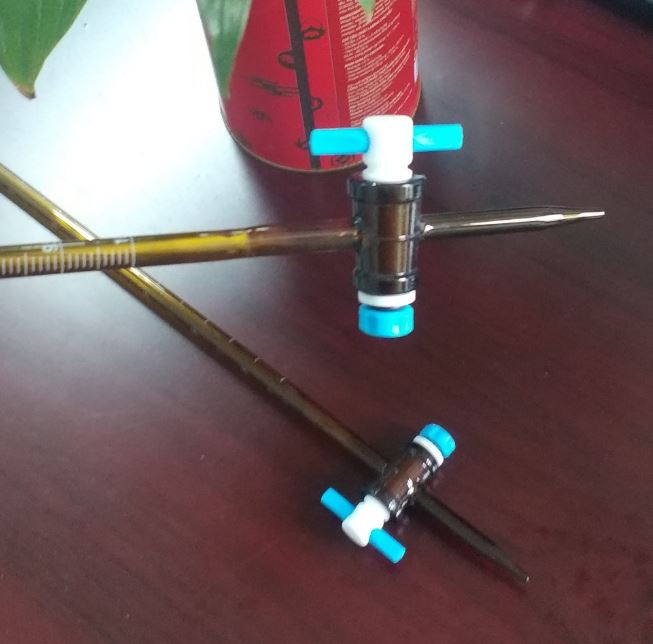 Buret nâu 50ml khóa nhựa PTFE, hãng Onelab