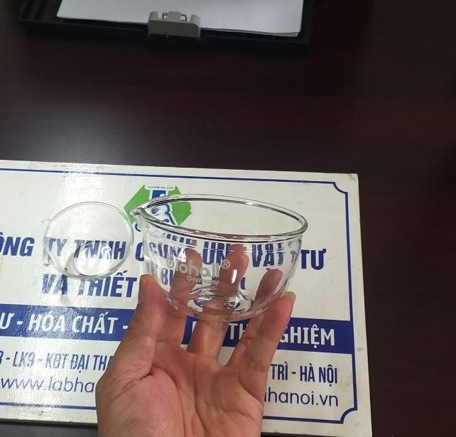 Bát thủy tinh có mỏ kích thước 60 x 30mm, hãng Biohall
