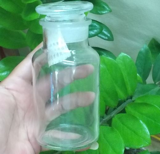 Chai thủy tinh trắng 125ml nút mài miệng rộng đựng mẫu, hóa chất, hãng Onelab
