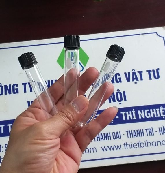 Ống nghiệm có nắp vặn đen 18 x 180mm, hãng Biohall