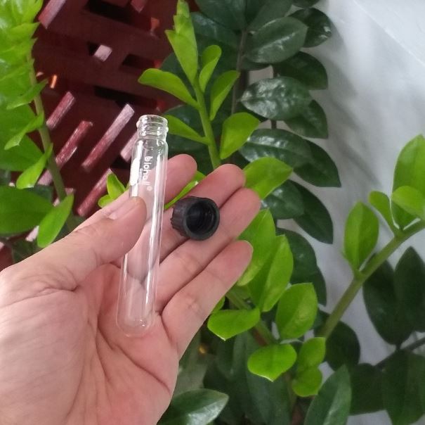Ống nghiệm có nắp vặn đen 20 x 200mm, hãng Biohall