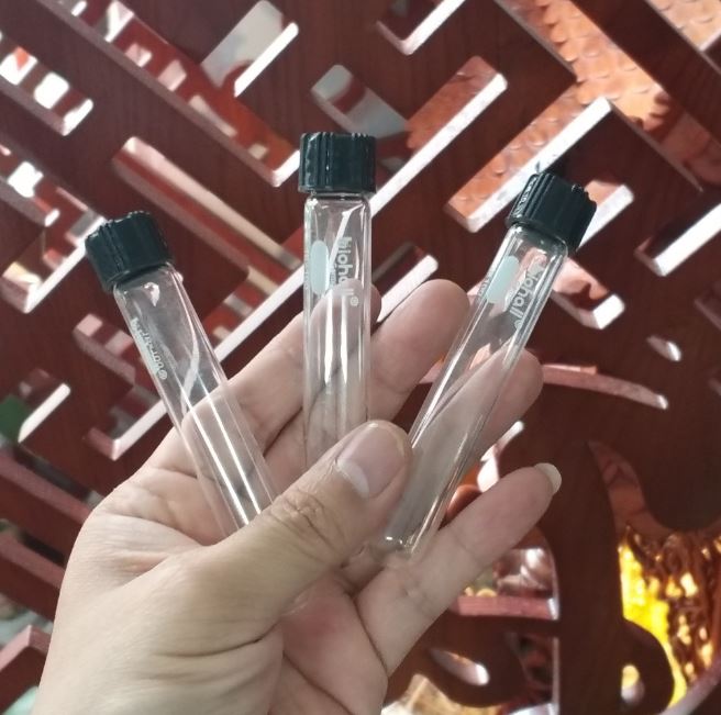 Ống nghiệm có nắp vặn đen 22 x 200mm, hãng Biohall