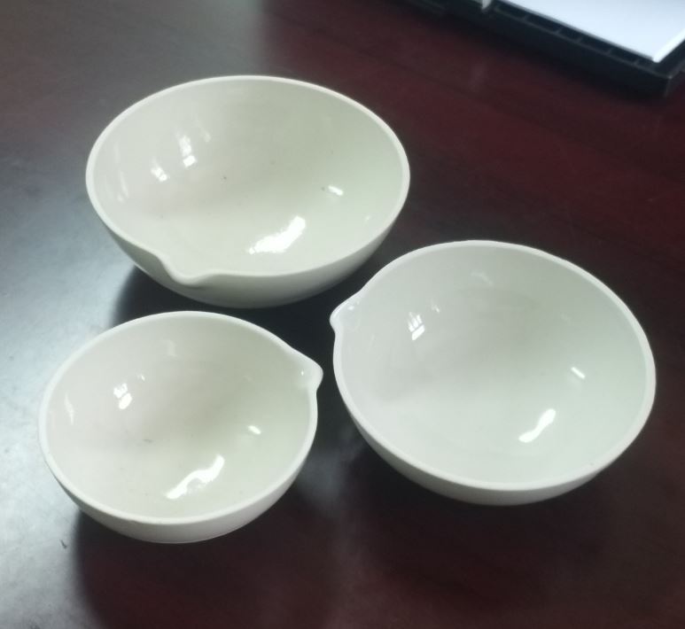 Bát sứ có mỏ 100ml, hãng Onelab