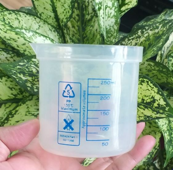 Ca nhựa chia vạch xanh không quai 250ml, hãng Onelab