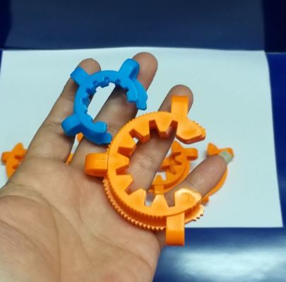 Kẹp cổ bình cầu bằng nhựa số 24, hãng Onelab