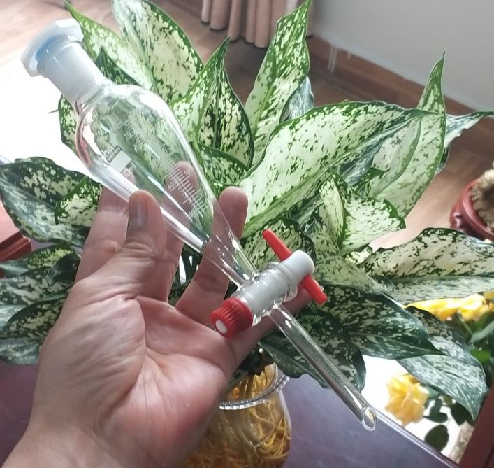 Phễu chiết quả lê 250ml có chia vạch, khóa nhựa PTFE, hãng Biohall