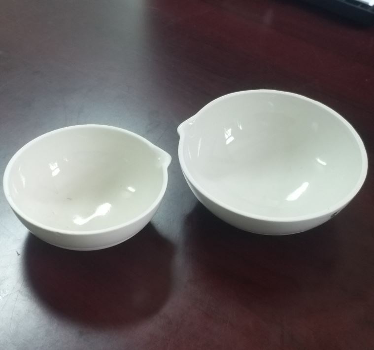 Bát sứ có mỏ 125ml, hãng Onelab