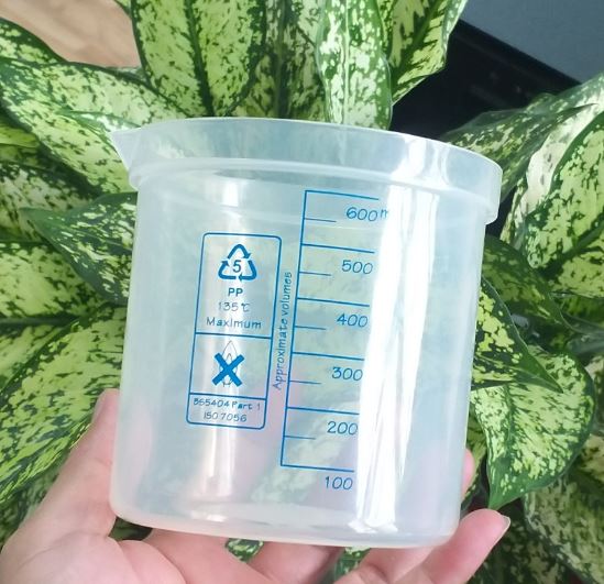 Ca nhựa chia vạch xanh không quai 600ml, hãng Onelab