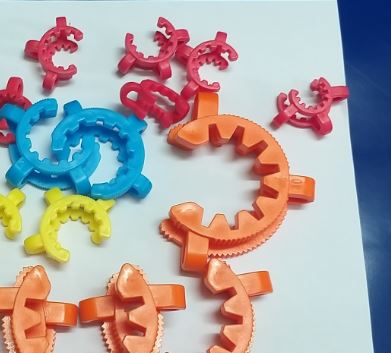 Kẹp cổ bình cầu bằng nhựa số 29, hãng Onelab