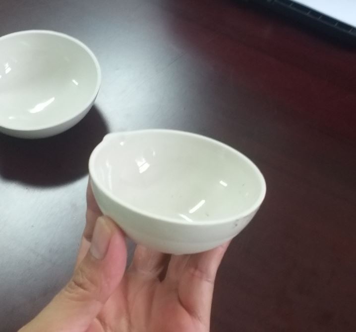 Bát sứ có mỏ 150ml, hãng Onelab