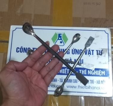 Thìa lấy mẫu bằng inox 18cm, 1 đầu tròn, 1 đầu dẹt hãng Onelab