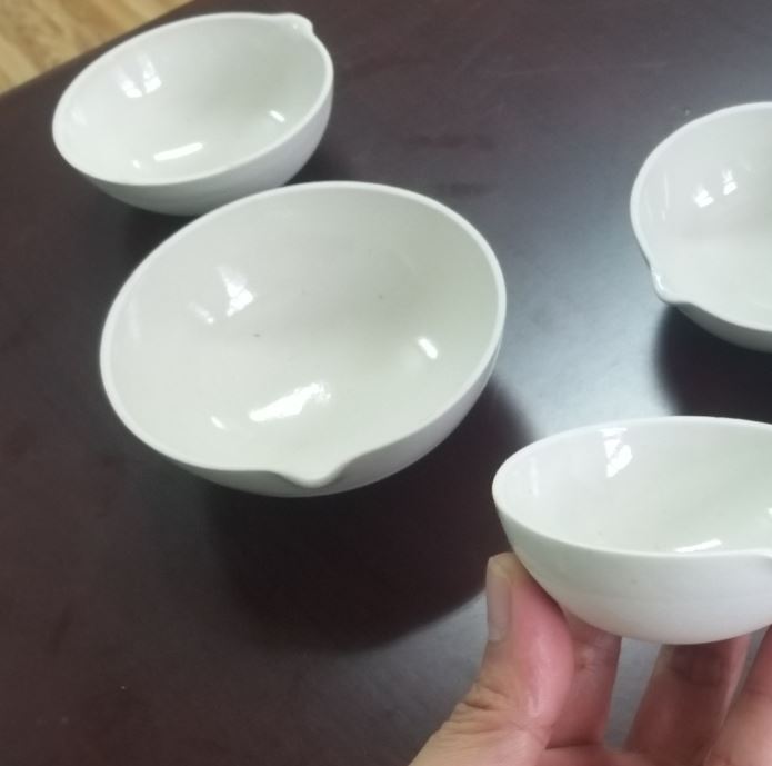 Bát sứ có mỏ 200ml, hãng Onelab