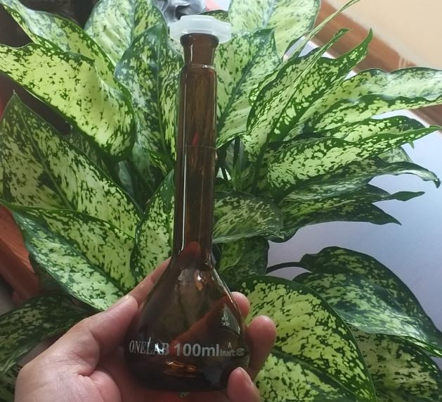 Bình định mức nâu 100ml, hãng Onleab