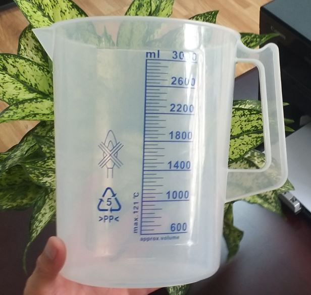 Ca nhựa chia vạch xanh có quai 3000ml, hãng Onelab