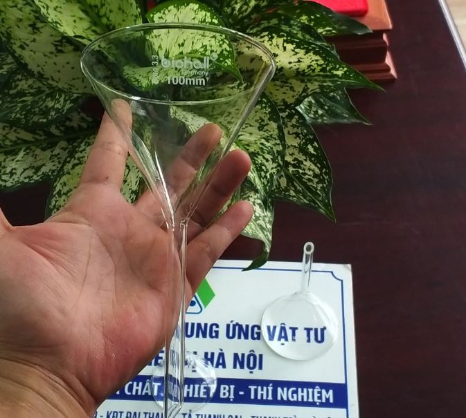 Phễu thủy tinh 100mm, hãng Biohall