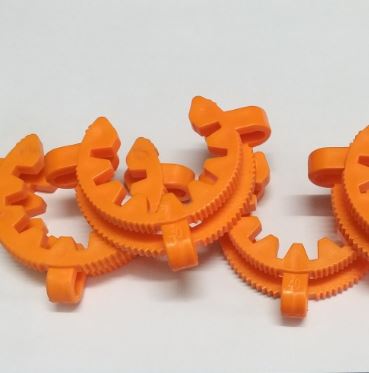 Kẹp cổ bình cầu bằng nhựa số 45, hãng Onelab