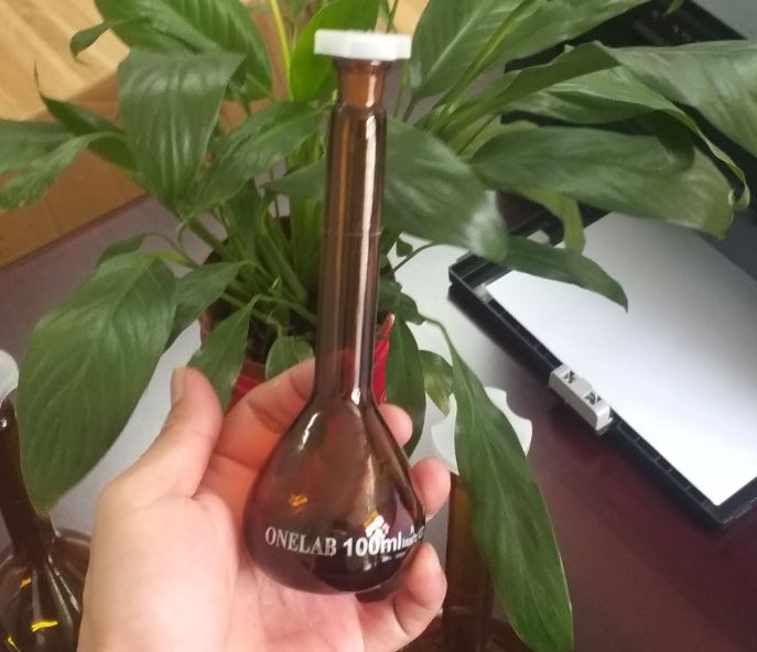 Bình định mức nâu 1000ml, hãng onelab