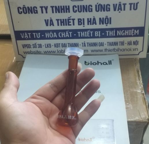 Bình định mức nâu 10ml, nút nhựa, hãng Biohall
