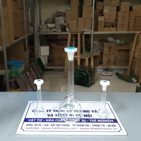 Bình định mức trắng 100ml, hãng Onelab