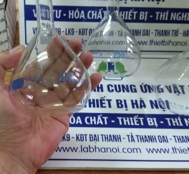 Bình định mức trắng 10000ml, nút nhựa, hãng Biohall
