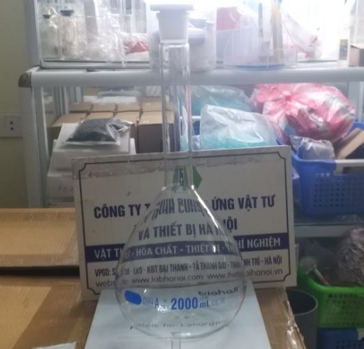 Bình định mức trắng 2000ml, nút nhựa, hãng Biohall
