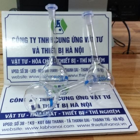 Bình định mức trắng 200ml, nút nhựa, hãng Biohall