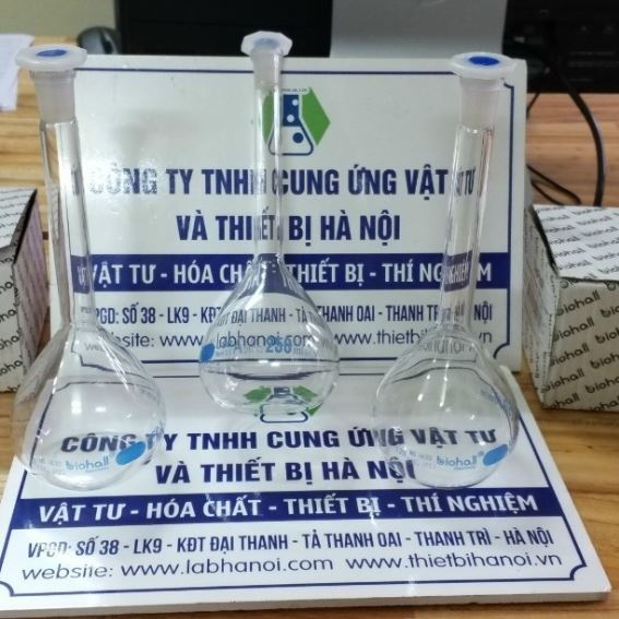 Bình định mức trắng 5000ml, nút nhựa, hãng Biohall