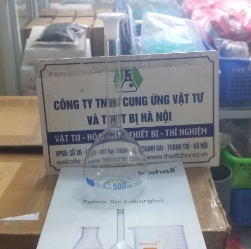 Bình định mức trắng 500ml, nút nhựa, hãng Biohall
