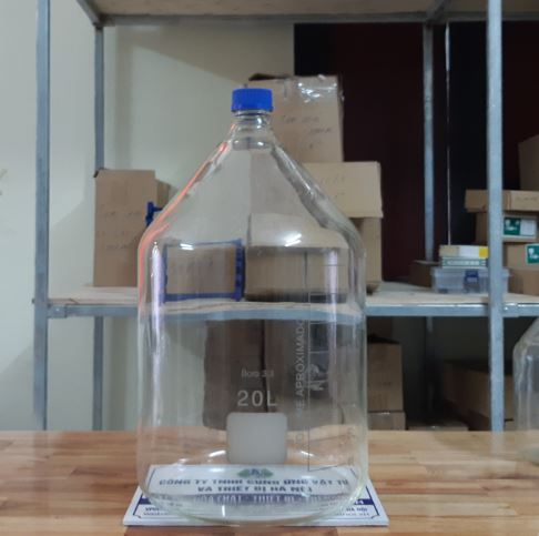 Chai trung tính trắng nắp vặn xanh 20000ml, hãng Onelab